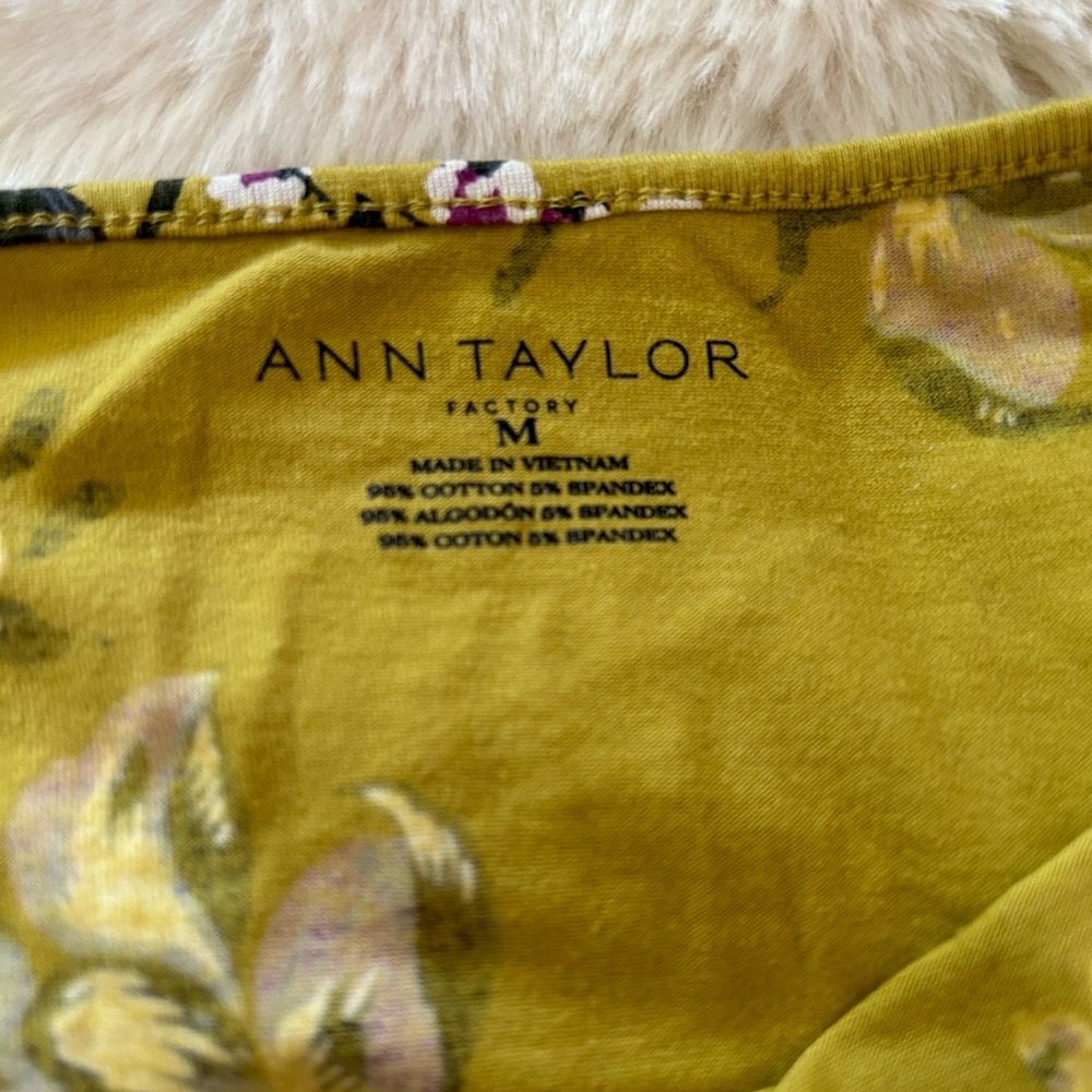 Ann Taylor Green Floral Top Size M Stretchy Adjustable Straps